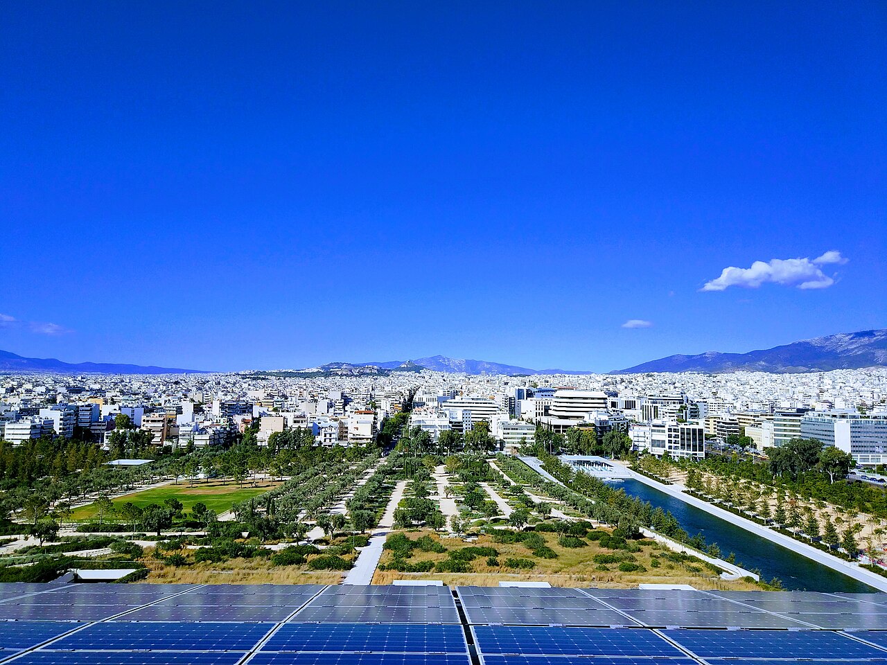Stavros Niarchos Park. Photo by Strange Traveler (CC BY-SA 2.0)